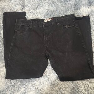 Black Relaxed Fit Jeans with Classic Design